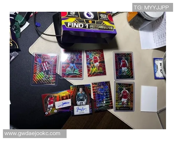 阿森纳足球传奇球星帕尼尼球星卡收藏价值分析与投资潜力探讨 阿森纳足球传奇球星帕尼尼球星卡收藏价值分析与投资潜力探讨