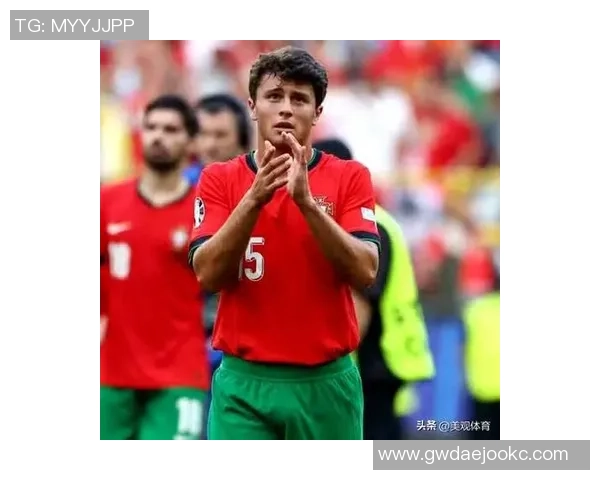 2025年全球十大最帅足球球星高清大图欣赏 吸引眼球的俊朗风采 2025年全球十大最帅足球球星高清大图欣赏 吸引眼球的俊朗风采