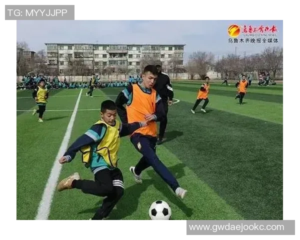 球星走进校园亲自指导同学体验足球魅力感受团队合作精神 球星走进校园亲自指导同学体验足球魅力感受团队合作精神